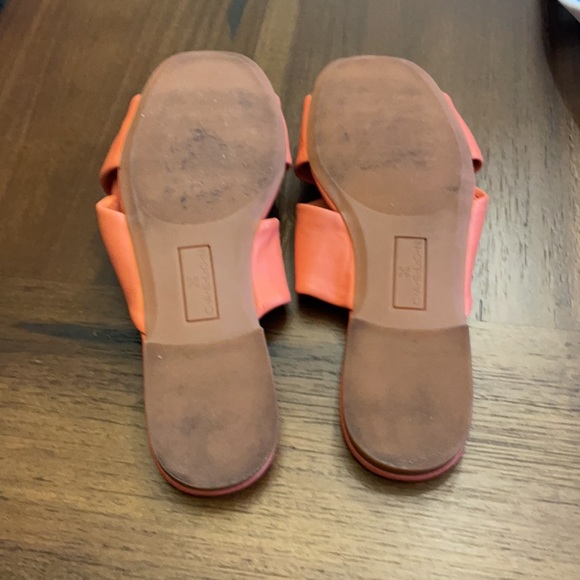 Nordstrom Caslon Canari Buttery Soft Slide Sandals - Picture 8 of 8